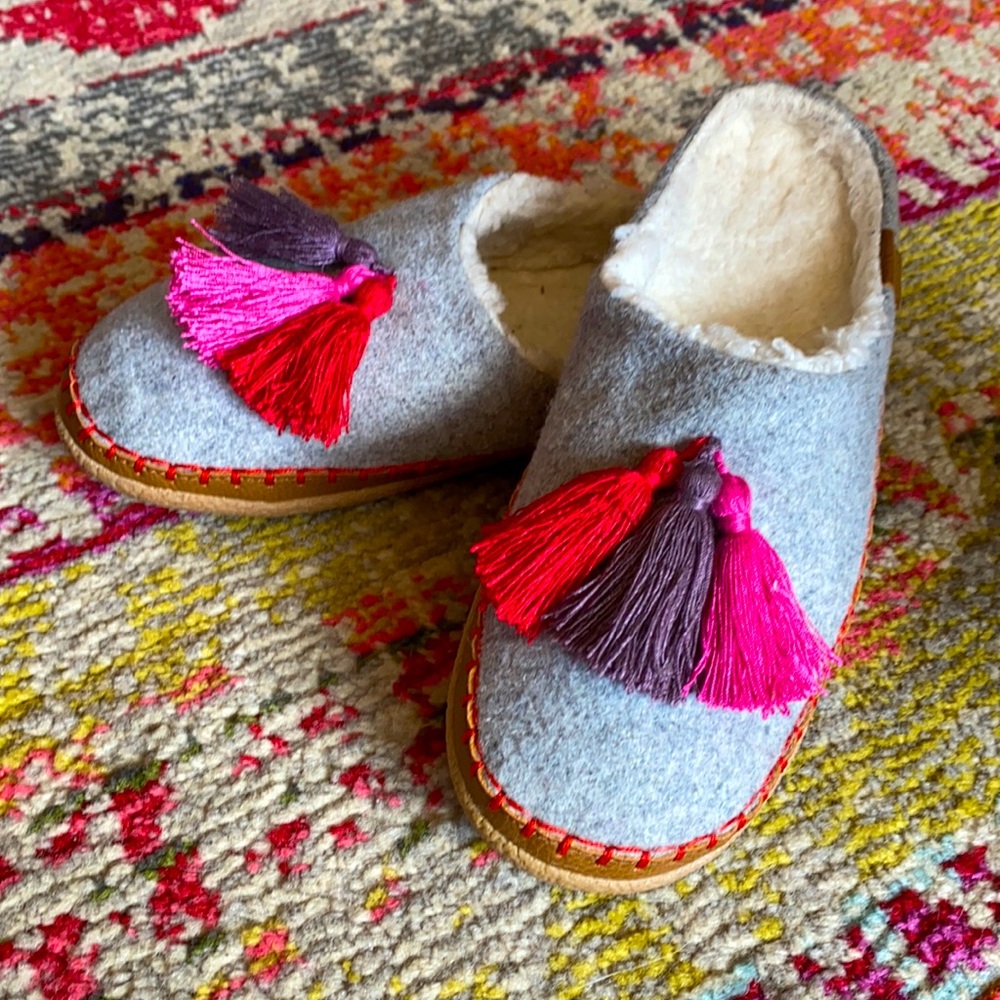 Tom’s Slippers